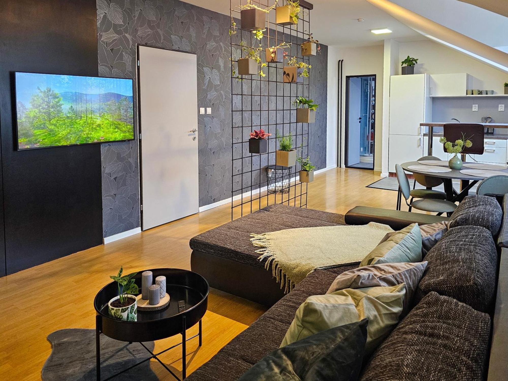 Urban Bloom Apartments By Booky Liptovský Mikuláš Екстериор снимка