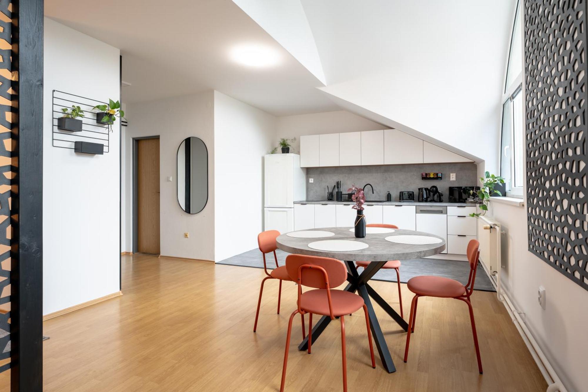 Urban Bloom Apartments By Booky Liptovský Mikuláš Екстериор снимка